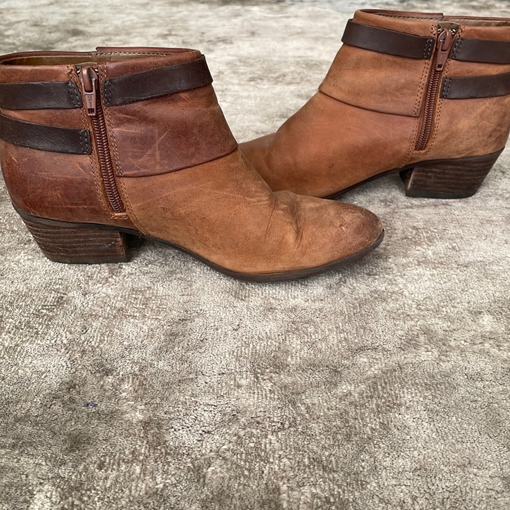 Clarks super comfortable brown booties - US size 6, EU 36